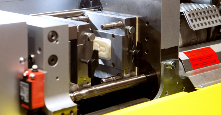 Pressão e velocidade de injeção do plástico: Como controlar para ter qualidade nas peças?