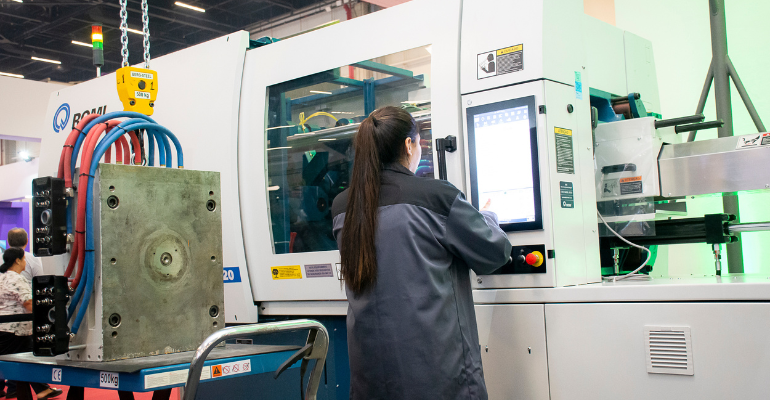 Quais são as vantagens da SMED na indústria do plástico?