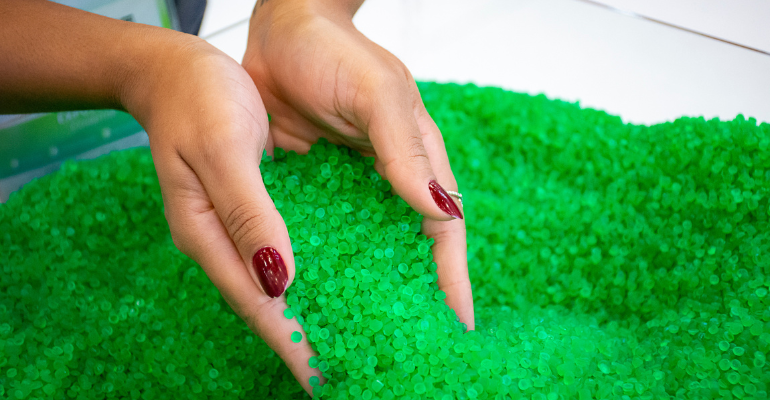 Saiba como encontrar, escolher e gerenciar fornecedores de resinas plásticas