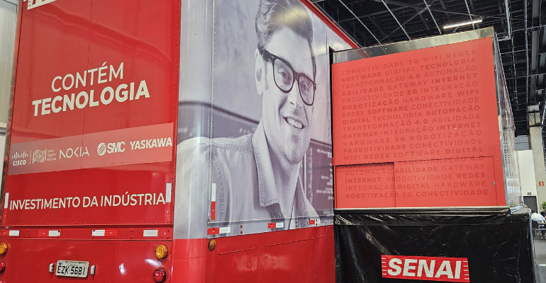 Escola Móvel SENAI expõem conectividade e gerenciamento de dados