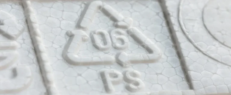 símbolo de reciclagem do poliestireno visto do isopor