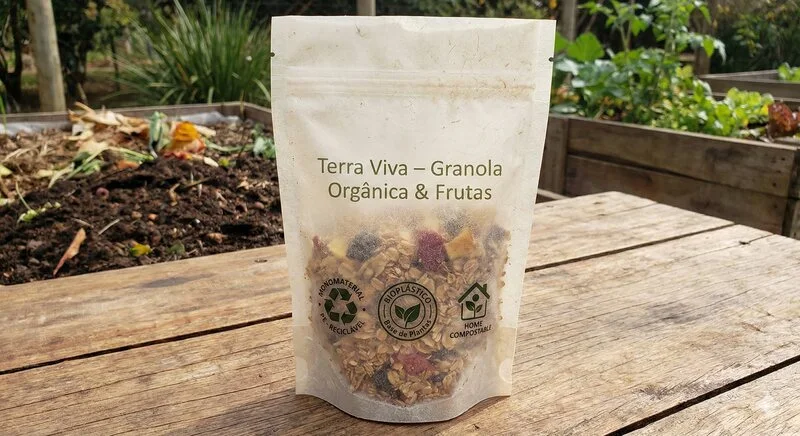 pacote de granola que ganhou uma das soluções sustentáveis de embalagens flexíveis