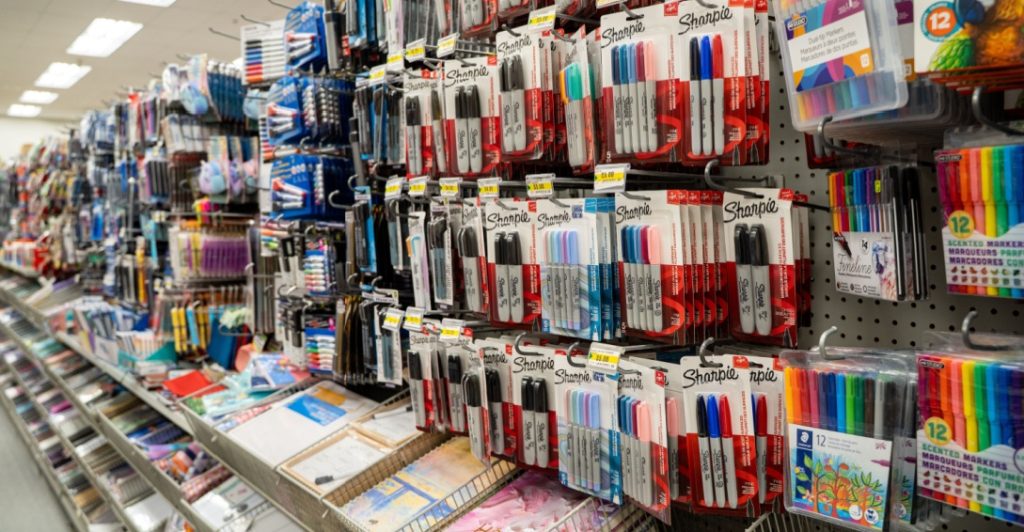 Por que a indústria deve investir no segmento de material escolar