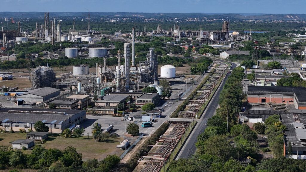 Do polo petroquímico à transformação do plástico