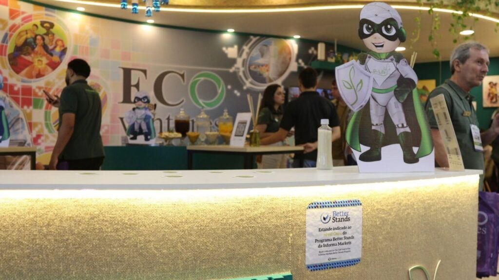 Estande da ECO Ventures na Plástico Brasil 2025 - premiado Better Stands Ouro