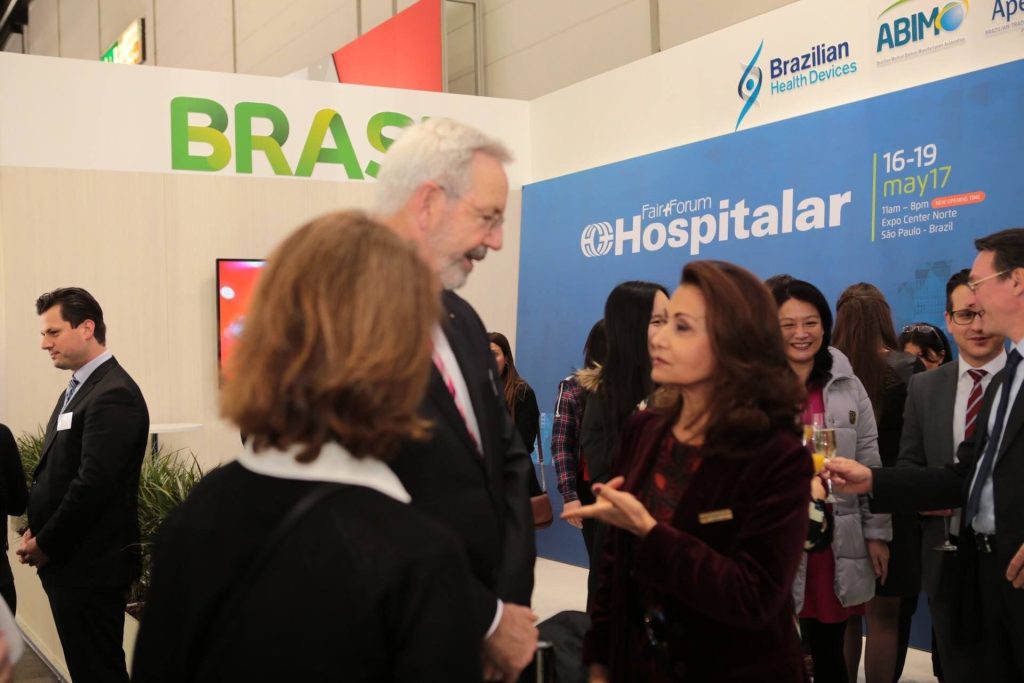 MEDICA 2016: Hospitalar realiza coquetel em homenagem à Messe Düsseldorf pelos 19 anos de trabalho em conjunto