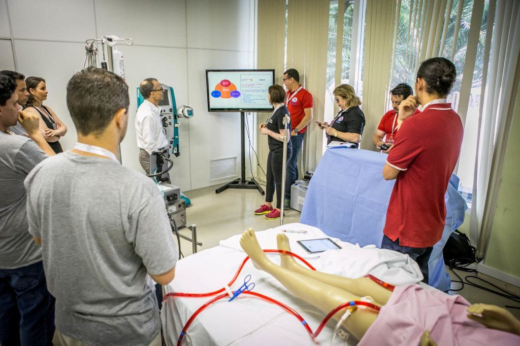 Hospital Moinhos de Vento coordena implementação de dispositivos cardíacos no SUS