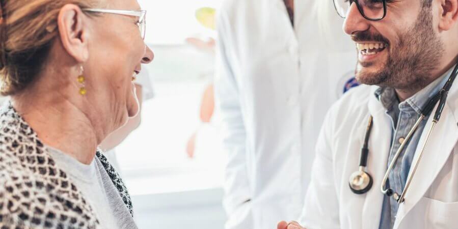 Pandemia exige contato direto entre médico e pacientes para controle e prevenção