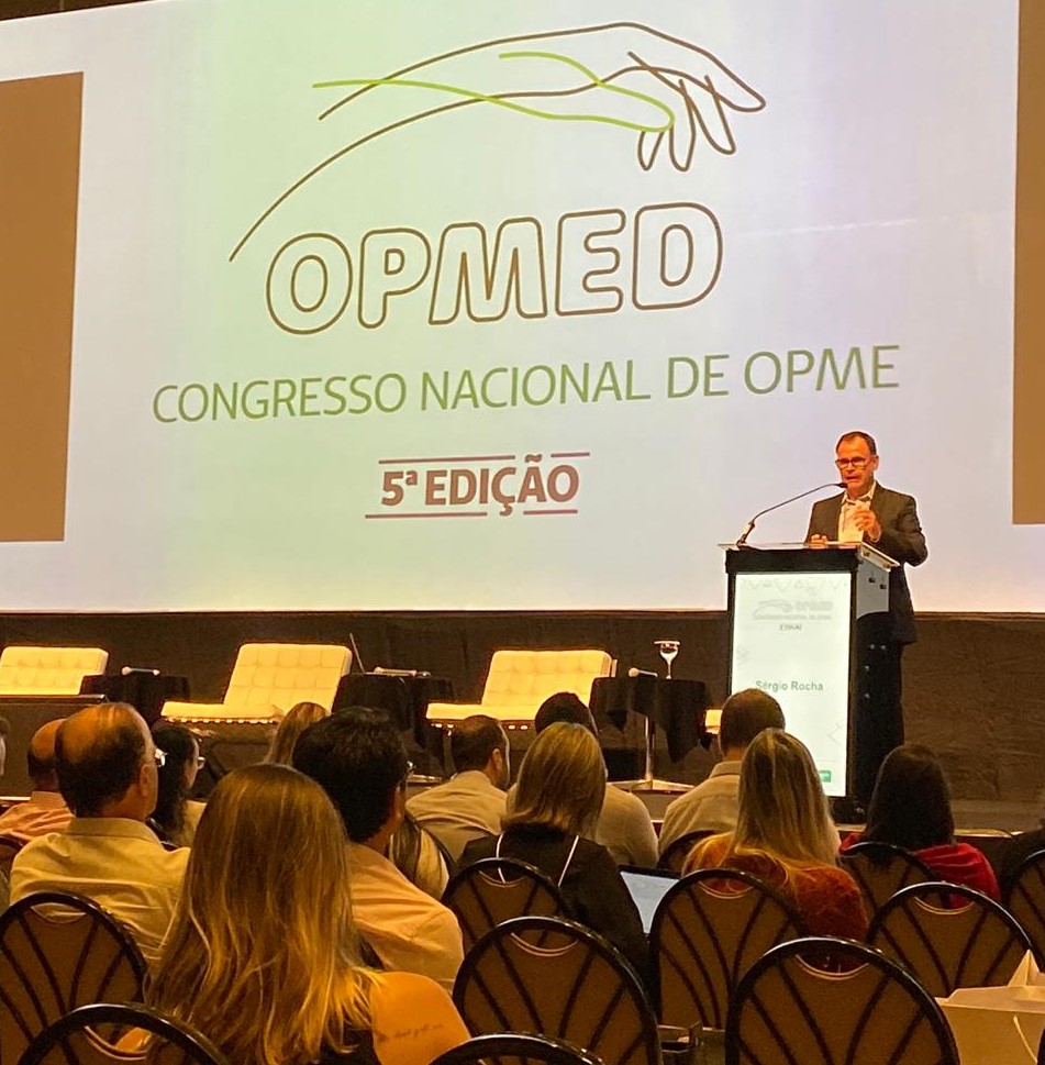 ABRAIDI aborda distorções na saúde durante evento da Unimed