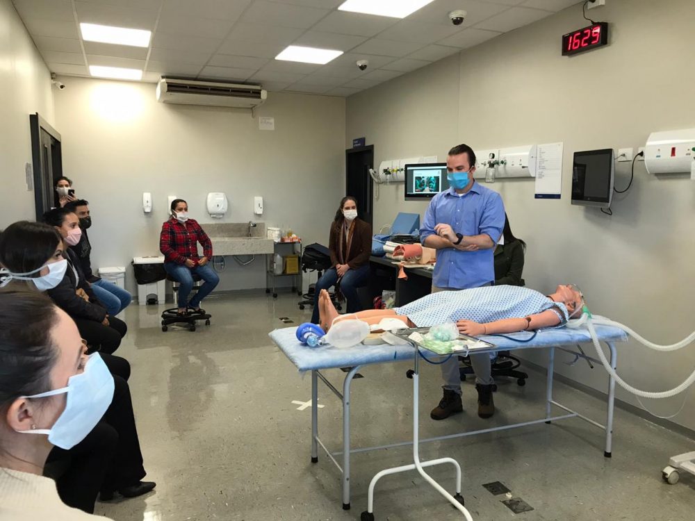 Sociedade de Terapia Intensiva do Paraná participa de capacitação de profissionais que atuam no tratamento da Covid-19