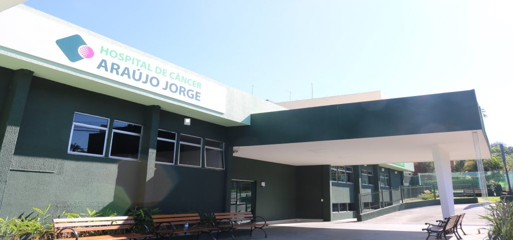 Hospital adota equipamento que diminui tempo de radioterapia