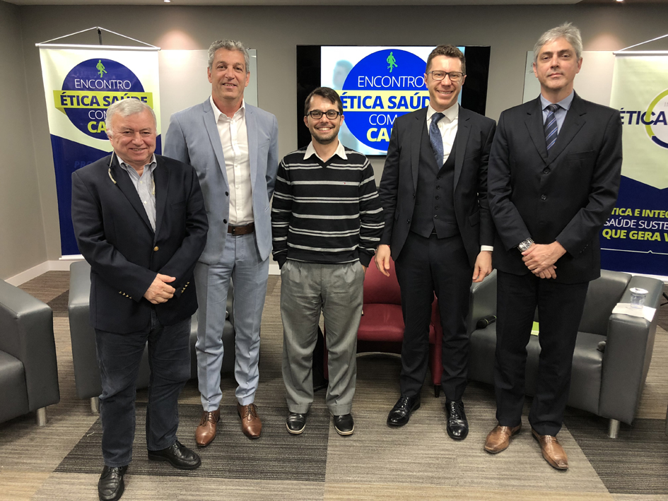 CADE tira dúvidas de associadas do Instituto Ética Saúde, em encontro em SP