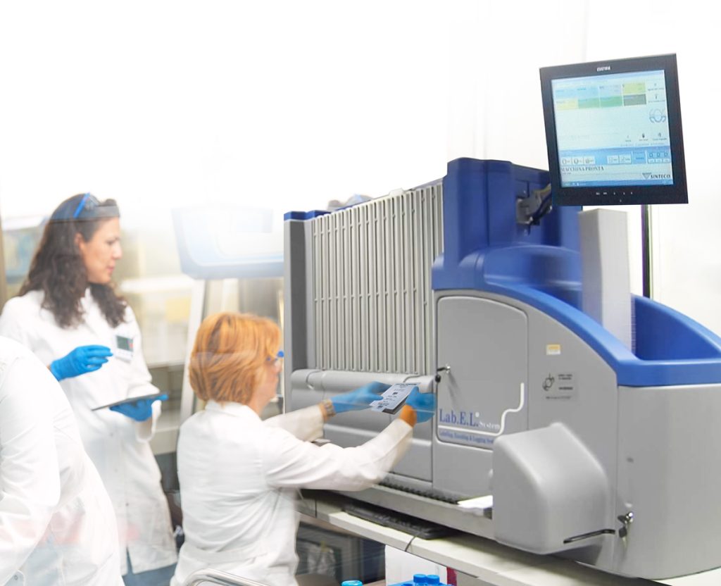 Vyttra passa a distribuir rotulador automático de tubos de coleta