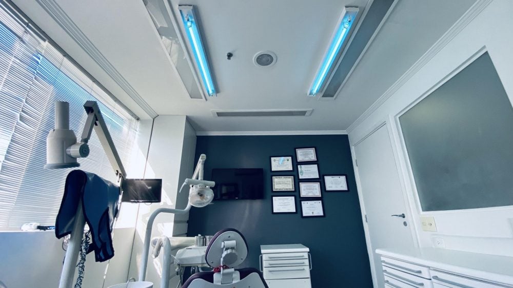 Conheça os benefícios da esterilização de ambientes com luzes ultravioleta