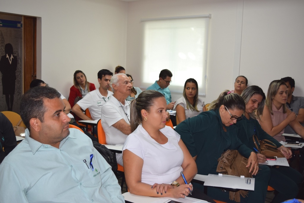 Sindhoesg promove palestra sobre gestão de pessoas