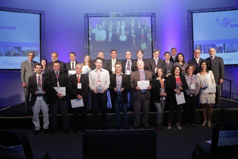 premio-dr-sergio-ferreira-da-servier-durante-socesp-2015_media