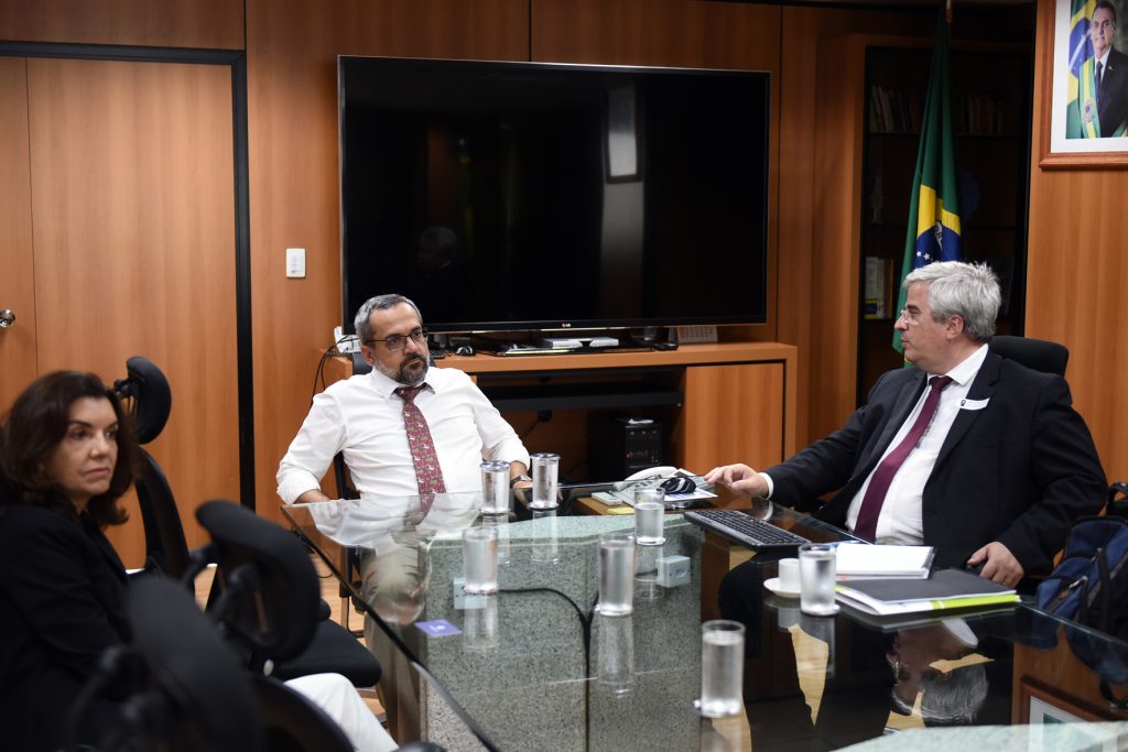 Agenda política do IES com os Ministérios da Saúde e da Educação