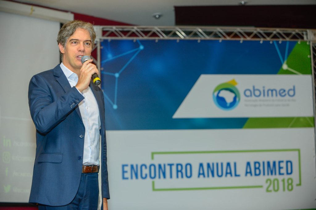 Ricardo Amorim prevê crescimento da economia em 2019, com grandes oportunidades e desafios para a área da Saúde