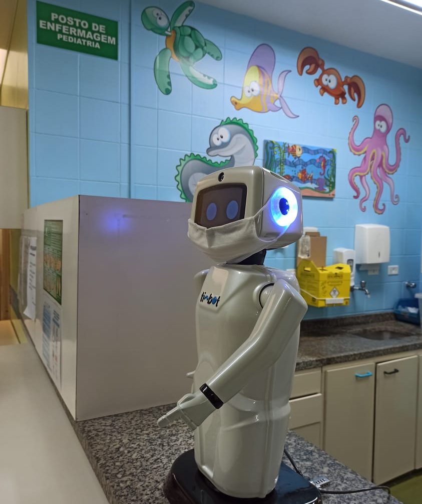 Robô brasileiro é o novo ajudante do Hospital Universitário de Maringá