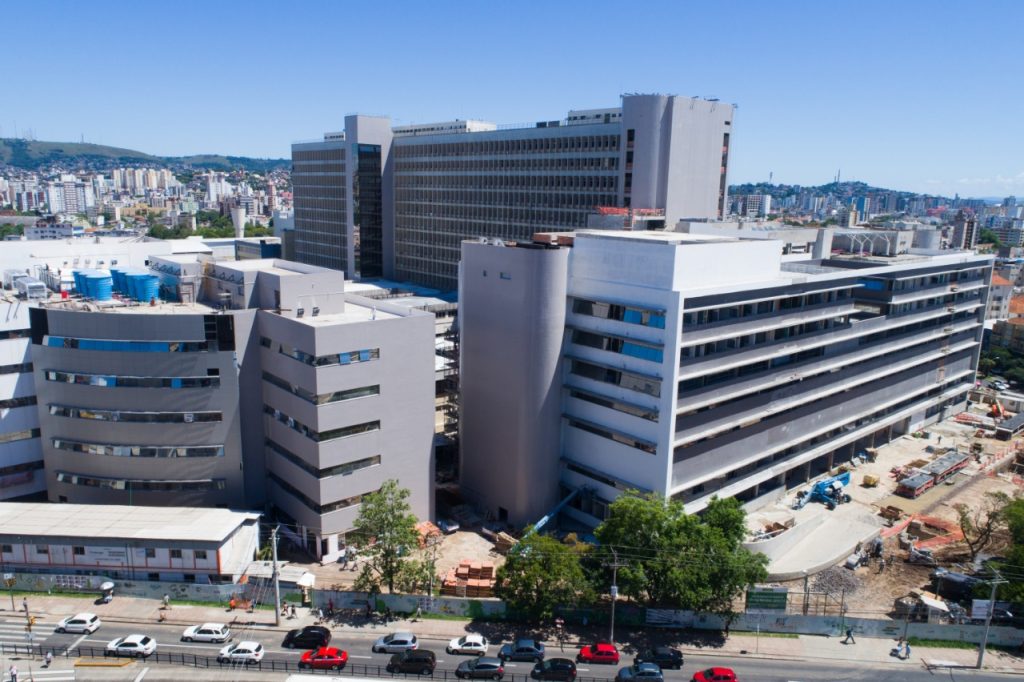 Engeform Engenharia constrói sete hospitais simultaneamente