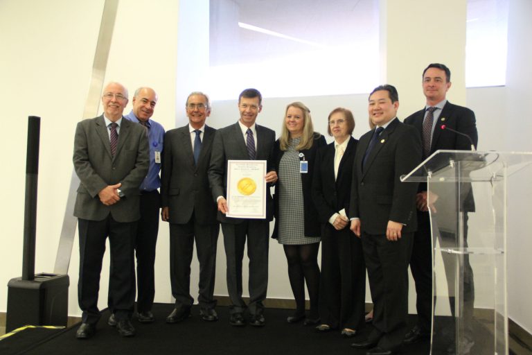 celebracao-de-entrega-do-certificado-hiae_img_4169