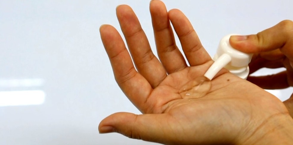 Busca intensa por álcool em gel gera alta de emprego e renda, especialmente em São Paulo