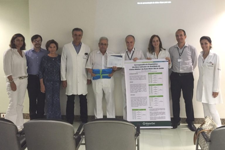 da-rede-mater-dei-entregou-o-premio-aos-medicos-responsaveis-pela-criacao-do-indicador-de-correspondencia-diagnostica