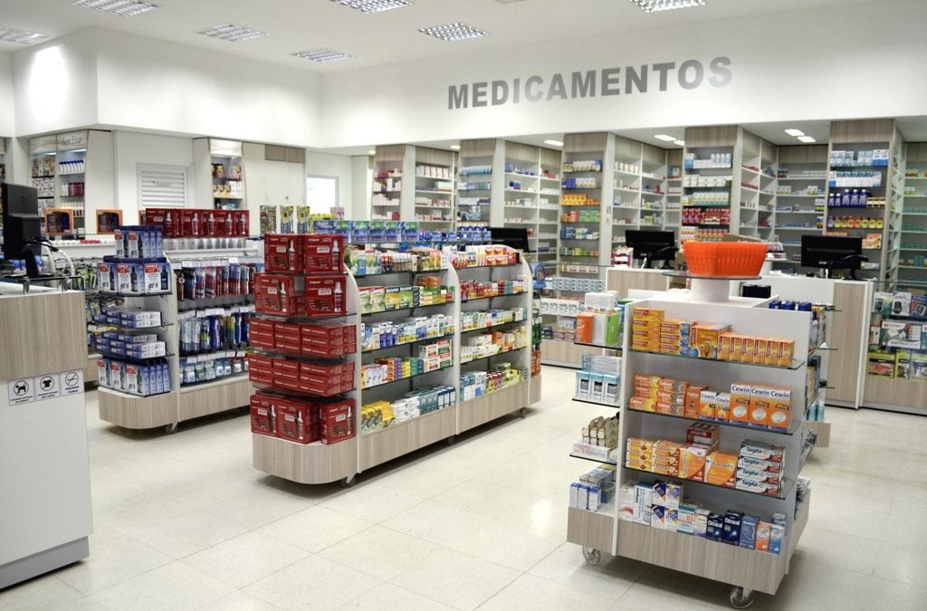 Entidades demonstram preocupação com aprovação de testes de COVID-19 em farmácias e drogarias