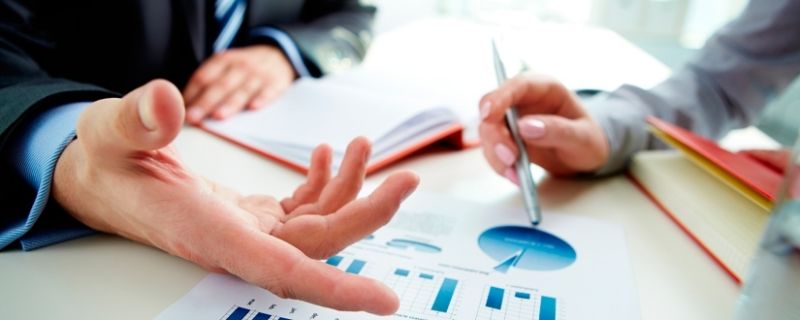 É preciso ser algo mais do que o mercado pede