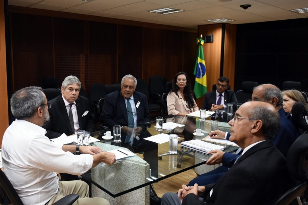 Entidades apresentam reivindicações dos médicos ao Ministro da Educação