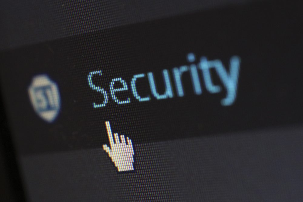 Hackers russos são pegos atacando instituições envolvidas no desenvolvimento da vacina contra o COVID-19