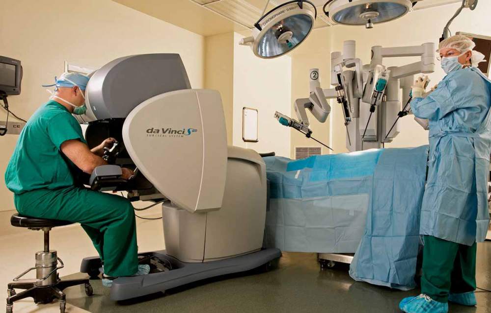 BP Mirante sedia cirurgia robótica para retirada de tumor de coluna, inédita no Brasil