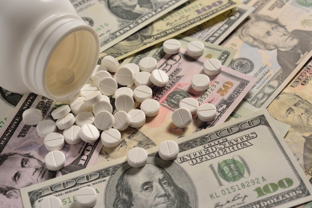 Governo federal paga até 330% a mais por medicamento em caso de ações judiciais