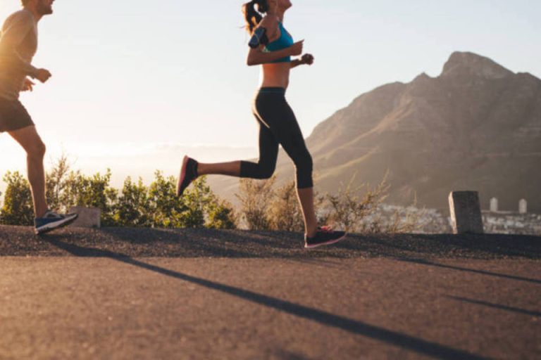 size_960_16_9_casal-fazendo-atividade-fisica5