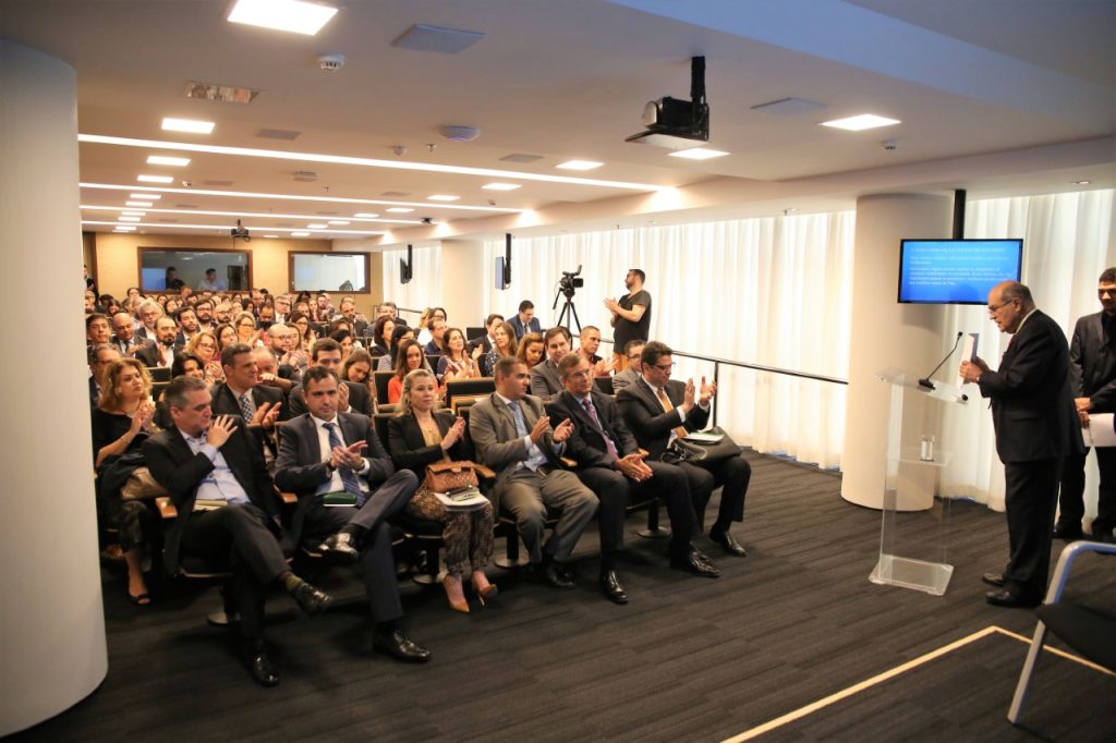 Especialistas defendem liberdade econômica no Brasil para assegurar o crescimento dos mercados