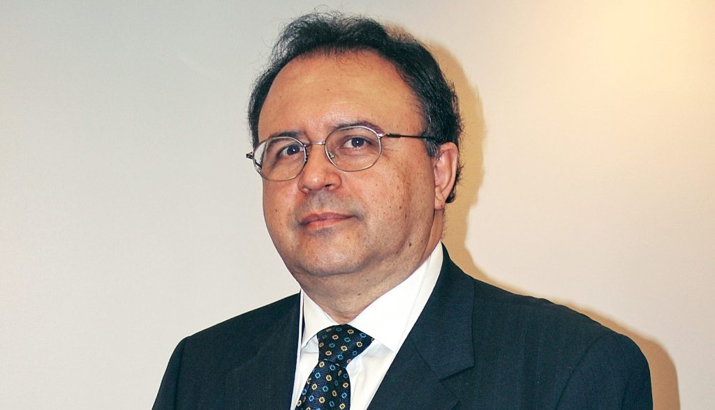 Indústria brasileira de insumos farmacêuticos alerta para falta crônica de produtos que irá comprometer os programas de Governo na área da Saúde