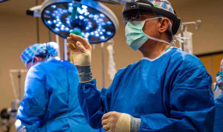24H-Hololens-surgery---Foto.jpg