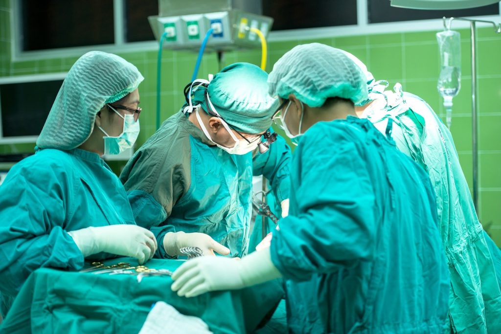 Cirurgias eletivas: especialistas afirmam que é preciso analisar casos separadamente