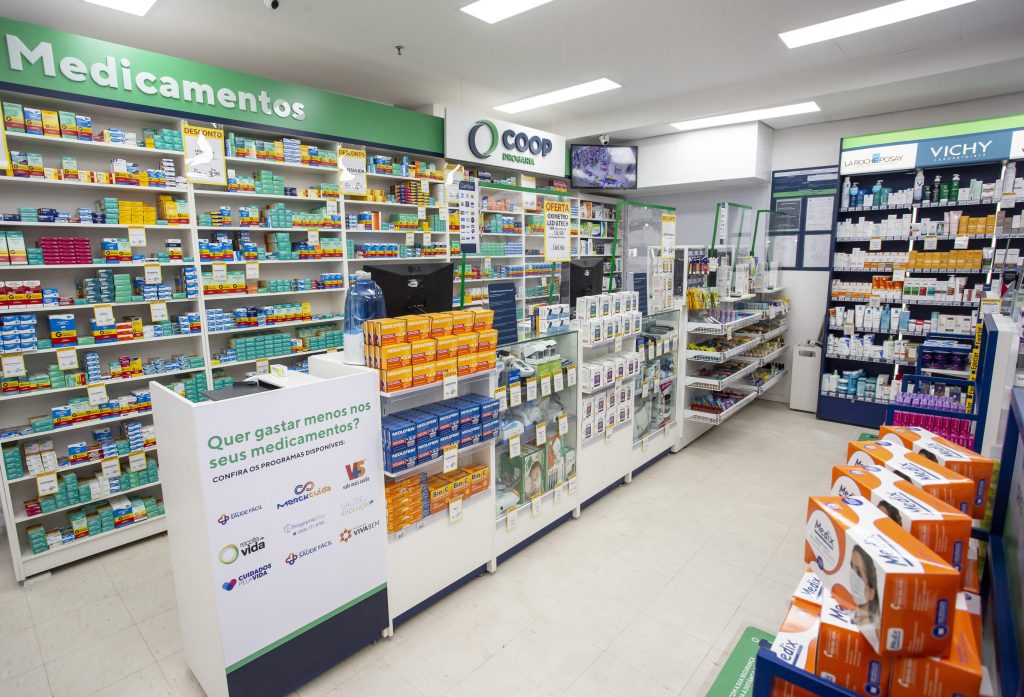 COOP inaugura três drogarias em único dia