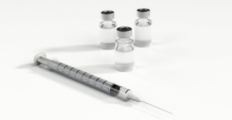 A vacina, a falsa sensação de segurança e a realidade das UTIs