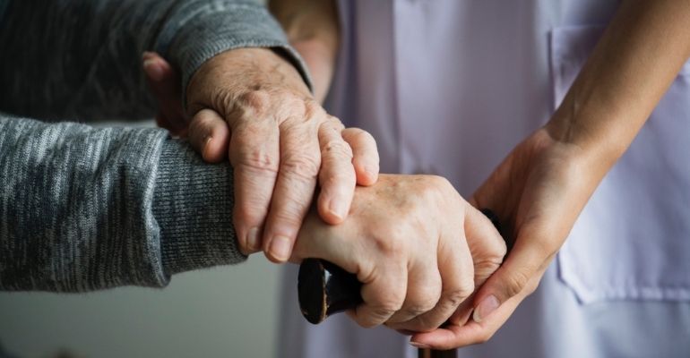 Cuidados paliativos: hospitais SUS encontram alternativas e se tornam referência no acolhimento a pacientes com doenças graves