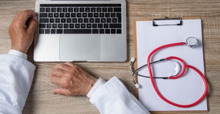 Como a tecnologia certa pode ajudar a lidar com a crescente quantidade de dados, trazer mais segurança para os pacientes e reduzir custos da assistência médica