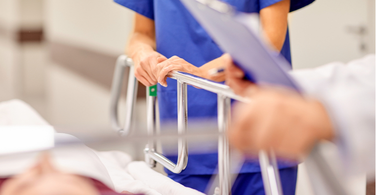 Manole lança edição atualizada de Manual de Medicina de Emergência