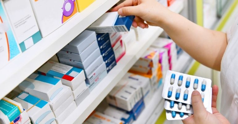 Consumidor gasta menos em farmácias em função da crise, aponta pesquisa inédita