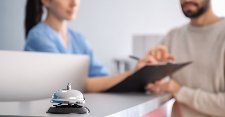 91% dos centros médicos brasileiros utilizam o telefone como forma de agendamento, aponta pesquisa da Doctoralia e TuoTempo