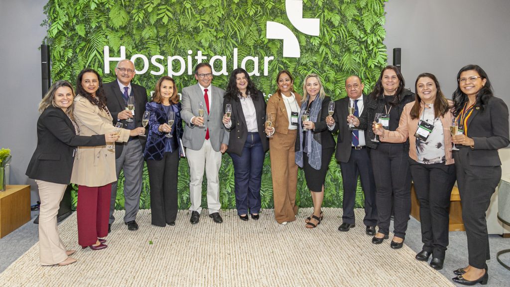 CNSaúde lança dois livros durante a Hospitalar 2022