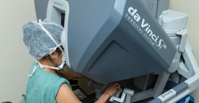 Cirurgia robótica ganha nova regulamentação pelo CFM