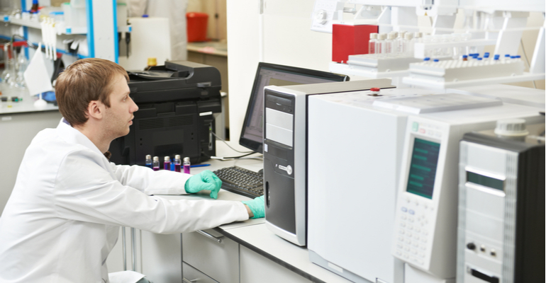 TS Shara apresenta linhas de nobreaks voltadas ao setor de Saúde durante a Feira Hospitalar