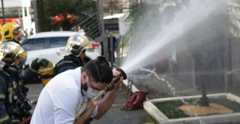 Simulado de incêndio no Hospital São Vicente ajudará a criar protocolos de emergência