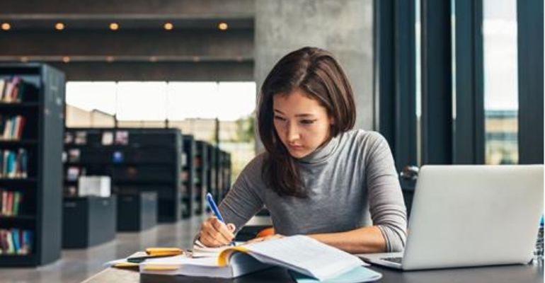 Literatura científica: A importância do acesso a informações confiáveis e atualizadas para o desenvolvimento das pesquisas acadêmicas